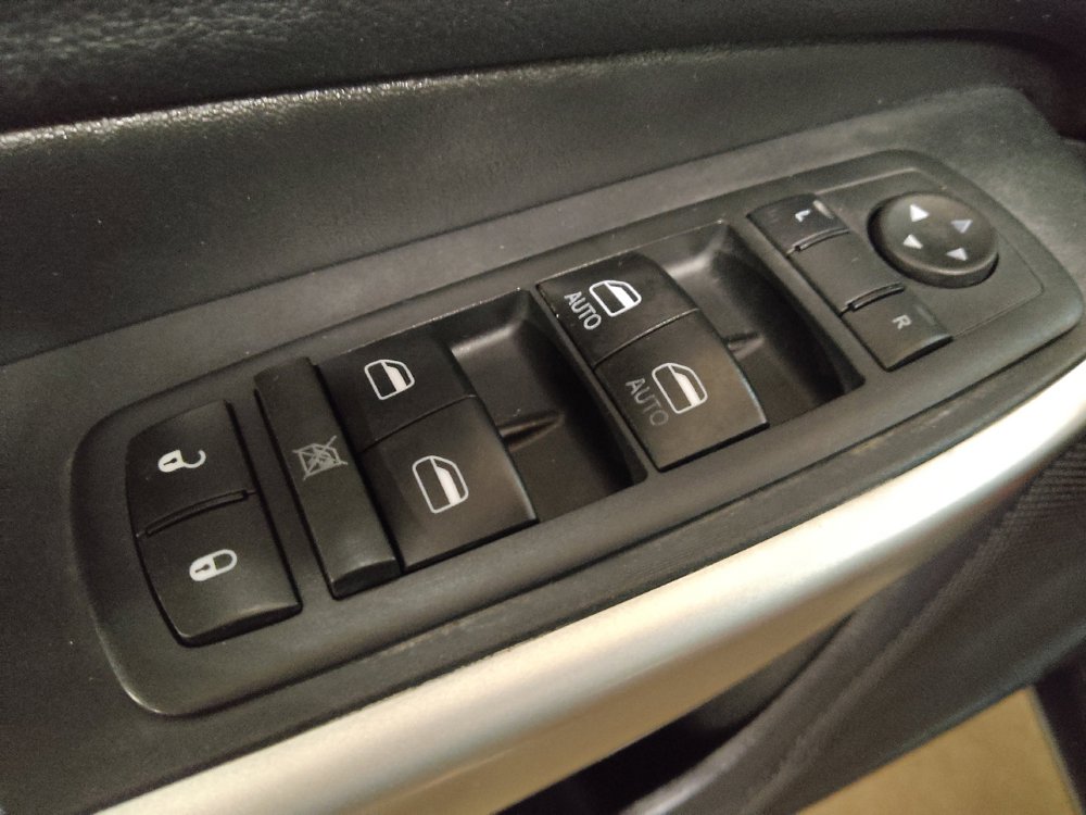 Used 2017 Jeep Cherokee Trailhawk w/ Comfort/Convenience Group AWD/4WD image 27