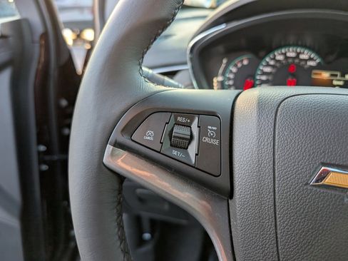 Used 2022 Chevrolet Trax LT w/ LT Convenience Package image 11