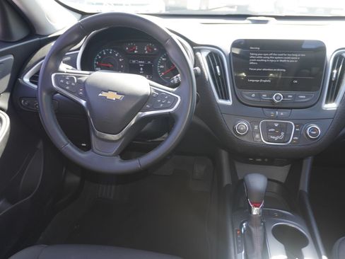 Used 2025 Chevrolet Malibu RS FWD image 8