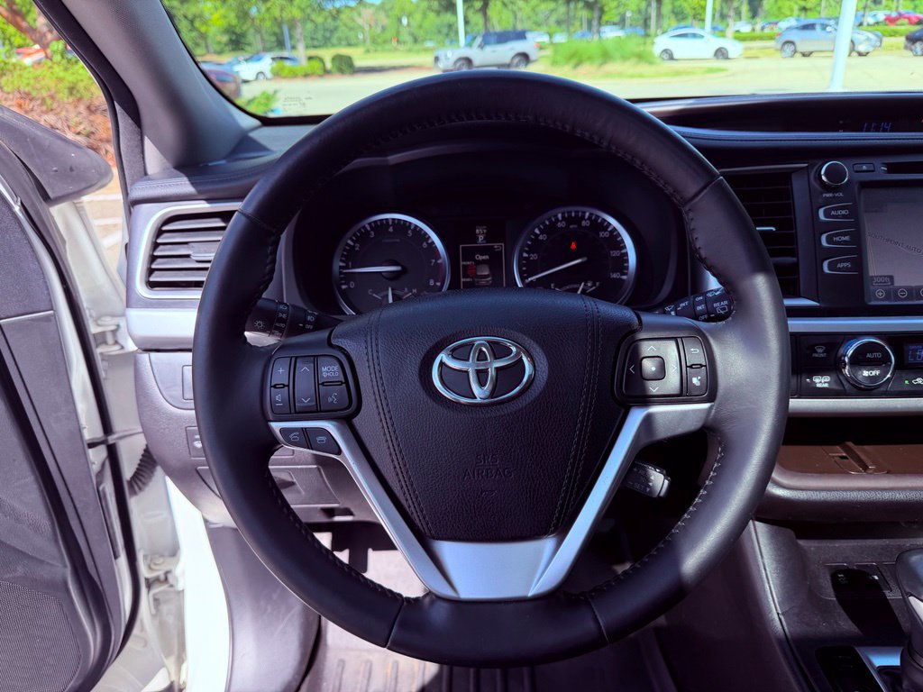 Used 2016 Toyota Highlander XLE FWD image 19