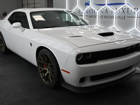 Used 2016 Dodge Challenger SRT Hellcat image 5