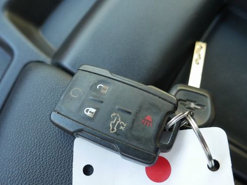 Used 2020 Chevrolet Silverado 1500 Custom w/ Custom Value Package image 18