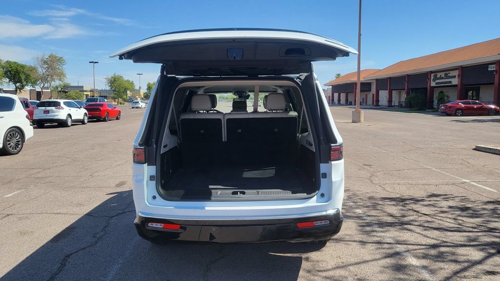 Used 2024 Jeep Wagoneer L Series II w/ Flexible Seating Group RWD image 13