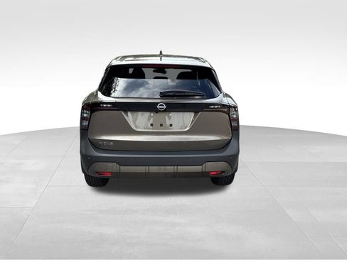 Used 2025 Nissan Kicks SV w/ Charging Package FWD image 5