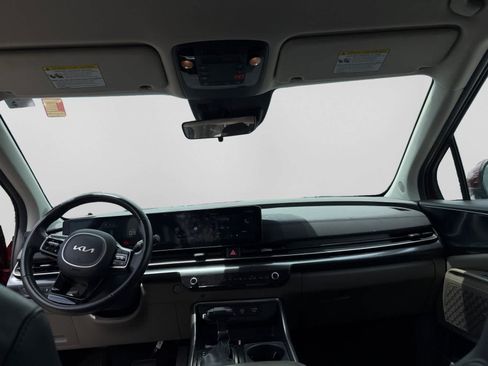 Used 2025 Kia Carnival FWD image 11