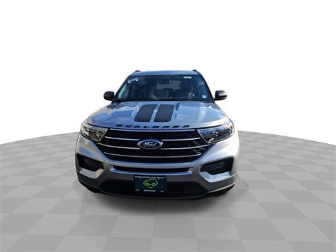 Used 2020 Ford Explorer XLT w/ Comfort Package image 3