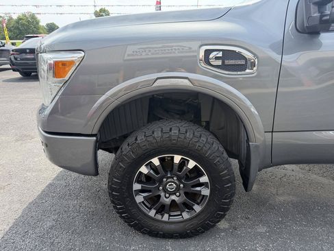 Used 2017 Nissan Titan PRO-4X AWD/4WD image 11
