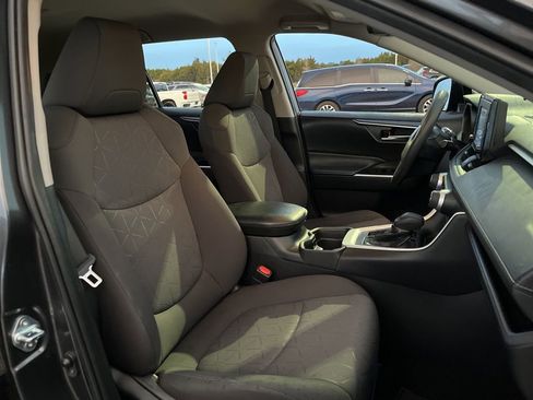 Used 2021 Toyota RAV4 XLE image 28