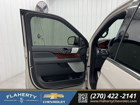 Used 2024 Lincoln Navigator L Reserve image 8
