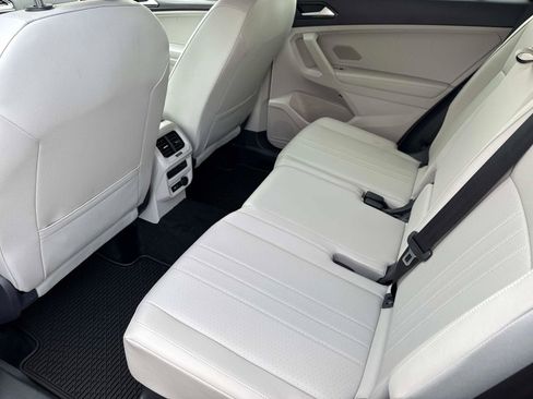 Certified 2022 Volkswagen Tiguan SE image 14