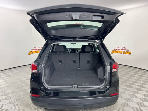 Used 2023 Chevrolet Equinox LS AWD/4WD image 5