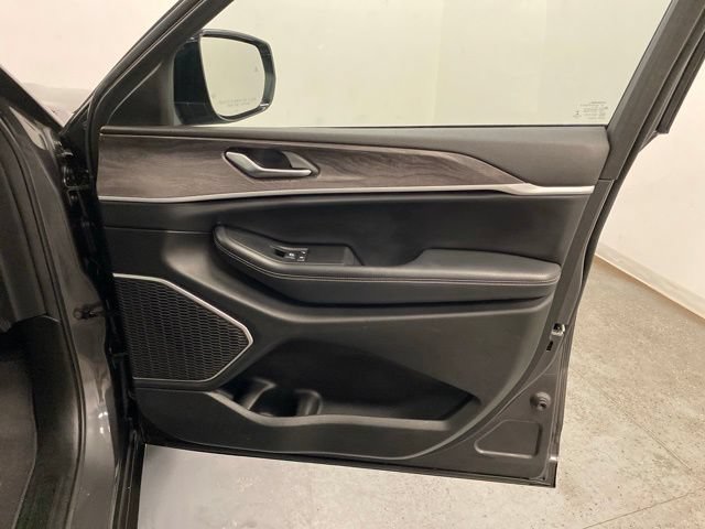 Used 2022 Jeep Grand Cherokee L Limited AWD/4WD image 27