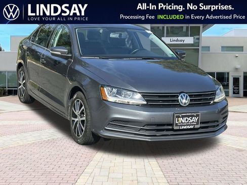 Used 2017 Volkswagen Jetta SE FWD image 1
