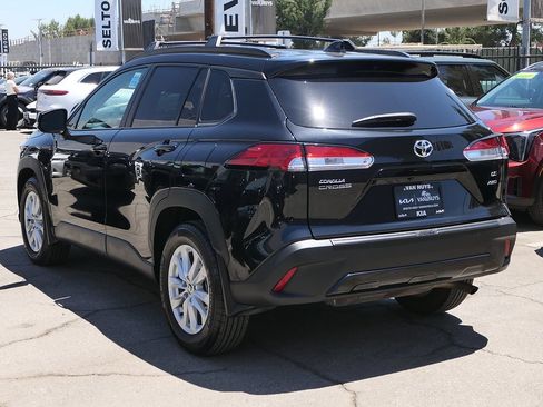 Used 2024 Toyota Corolla Cross LE w/ Moonroof Package AWD/4WD image 5