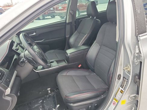 Used 2015 Toyota Camry SE image 10