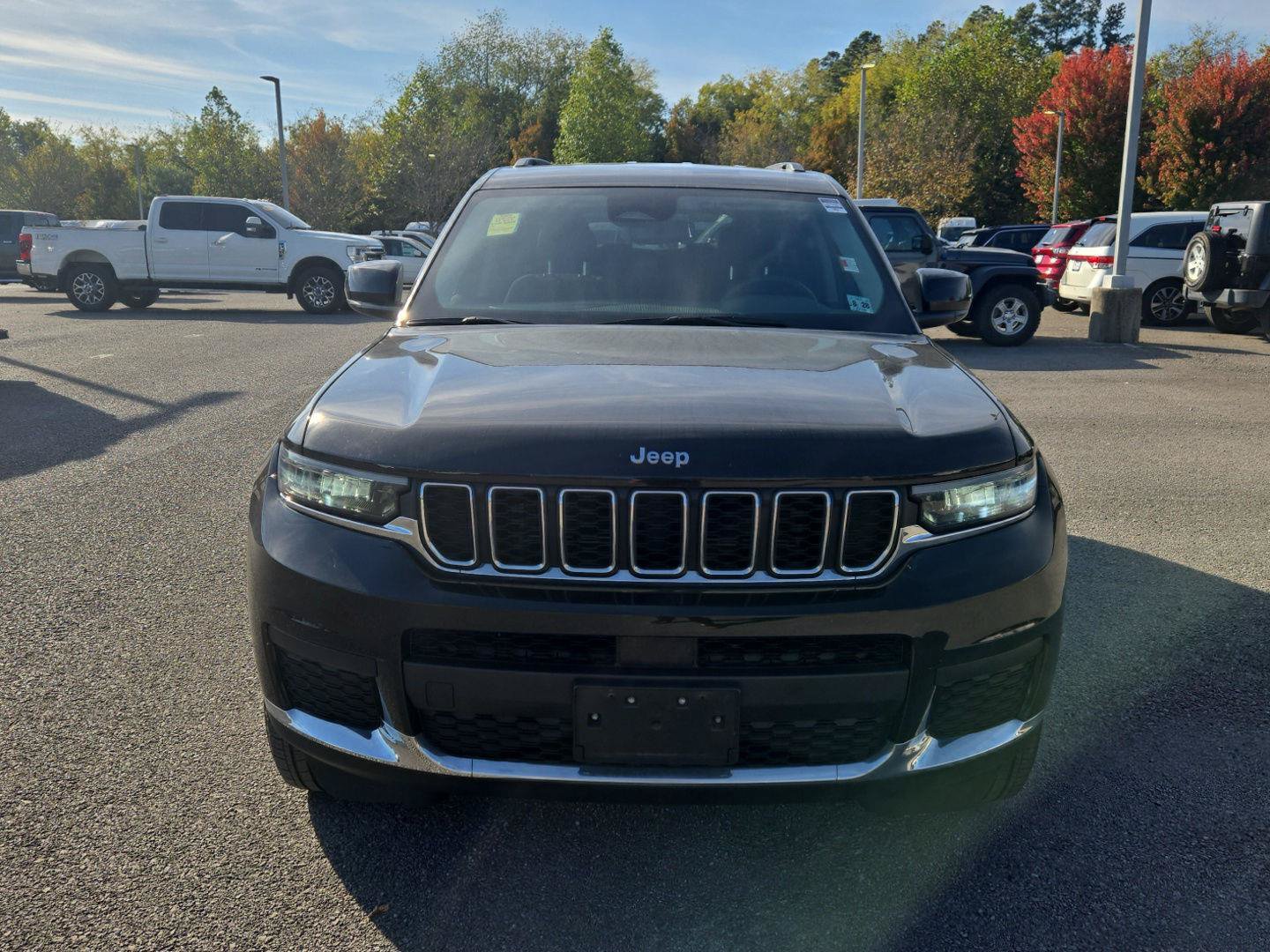 Used 2023 Jeep Grand Cherokee L Laredo w/ Luxury Tech Group I AWD/4WD image 2