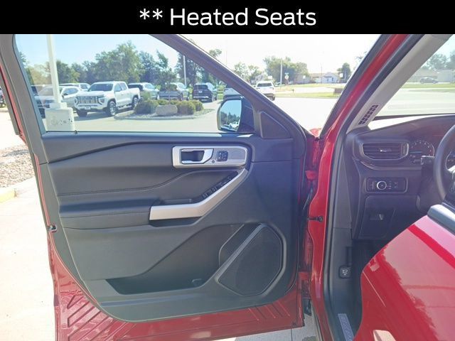 Used 2023 Ford Explorer Limited w/ Equipment Group 301A AWD/4WD image 5