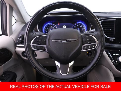 Used 2022 Chrysler Pacifica Limited w/ Uconnect Theater Family Group AWD/4WD image 14