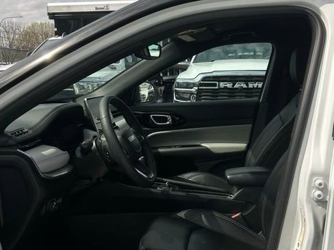 Used 2025 Jeep Compass Limited image 10