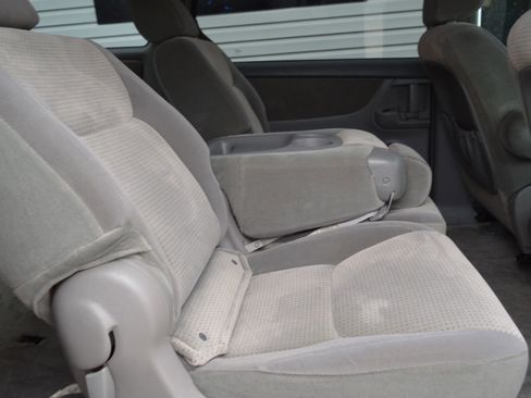 Used 2009 Toyota Sienna LE image 24