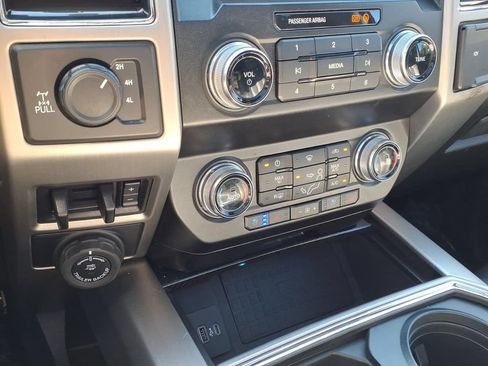 Used 2021 Ford F350 Platinum w/ FX4 Off-Road Package AWD/4WD image 12