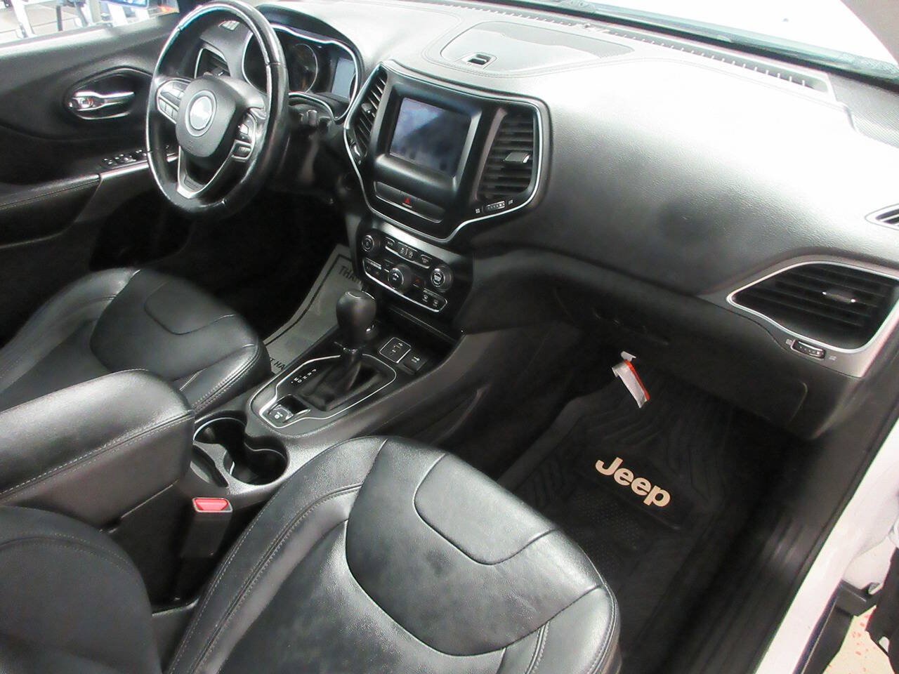 Used 2019 Jeep Cherokee Latitude w/ Cold Weather Group AWD/4WD image 20