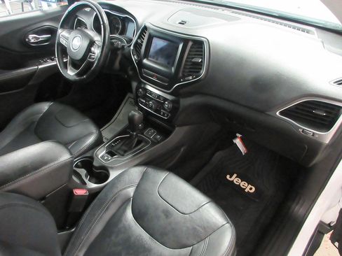 Used 2019 Jeep Cherokee Latitude w/ Cold Weather Group AWD/4WD image 20