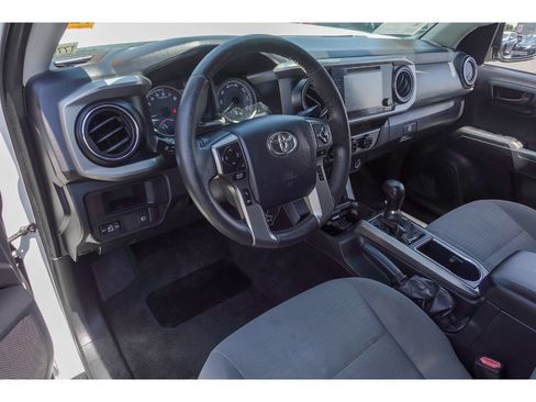 Used 2018 Toyota Tacoma SR5 RWD image 10