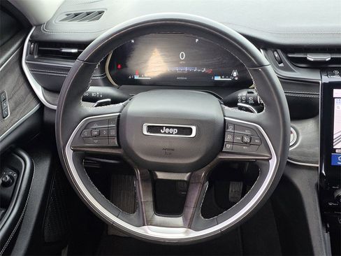 Used 2023 Jeep Grand Cherokee L Limited image 23