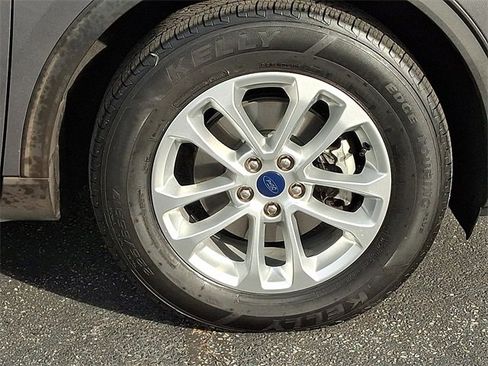 Used 2022 Ford Escape SE w/ Cold Weather Package image 8