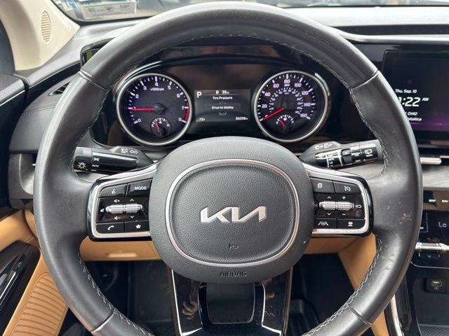 Used 2024 Kia Carnival EX FWD image 17