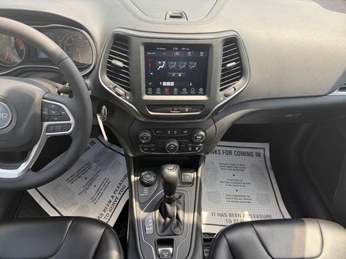 Used 2022 Jeep Cherokee Latitude AWD/4WD image 11