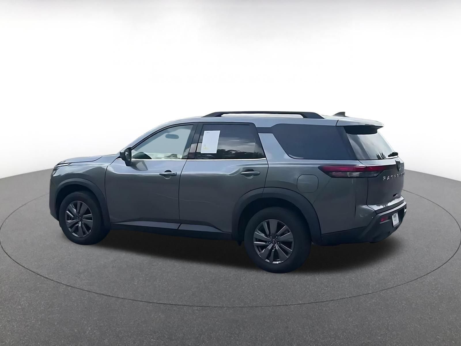 Used 2025 Nissan Pathfinder SV AWD/4WD image 9