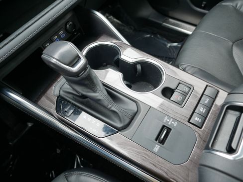 Used 2022 Toyota Highlander Platinum image 18