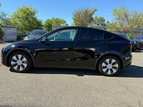 Used 2021 Tesla Model Y Long Range image 8