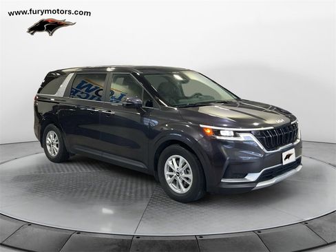 Used 2024 Kia Carnival LX image 1