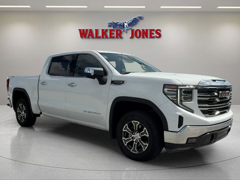 Used 2025 GMC Sierra 1500 SLT image 1