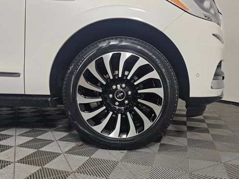Used 2022 Lincoln Navigator Black Label image 9