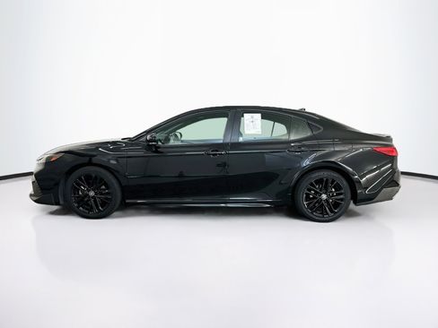 Used 2025 Toyota Camry SE FWD image 4