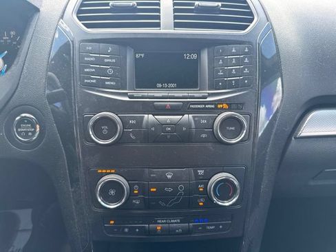 Used 2018 Ford Explorer XLT FWD image 10