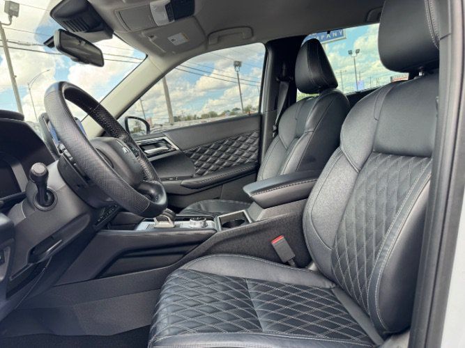 Used 2023 Mitsubishi Outlander SEL FWD image 17
