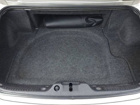 Used 2005 Ford Thunderbird RWD image 16