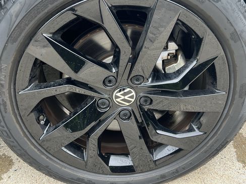 Certified 2023 Volkswagen Taos SE w/ Panoramic Sunroof Package FWD image 12