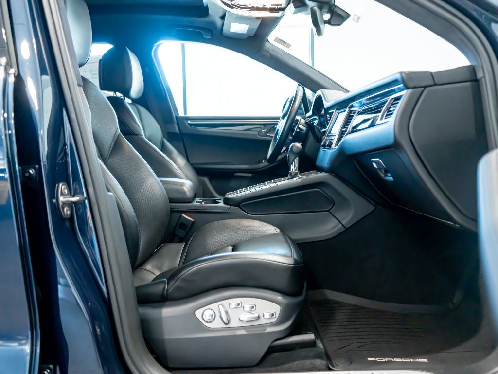 Used 2015 Porsche Macan Turbo AWD/4WD image 29