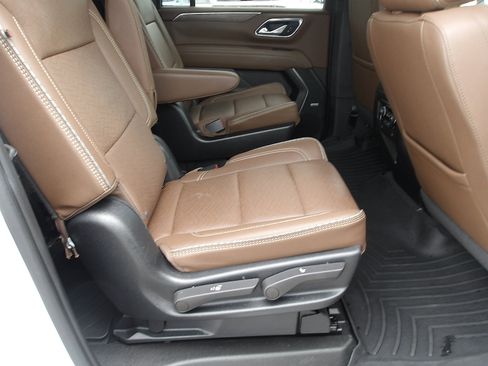 Used 2023 Chevrolet Suburban High Country AWD/4WD image 10