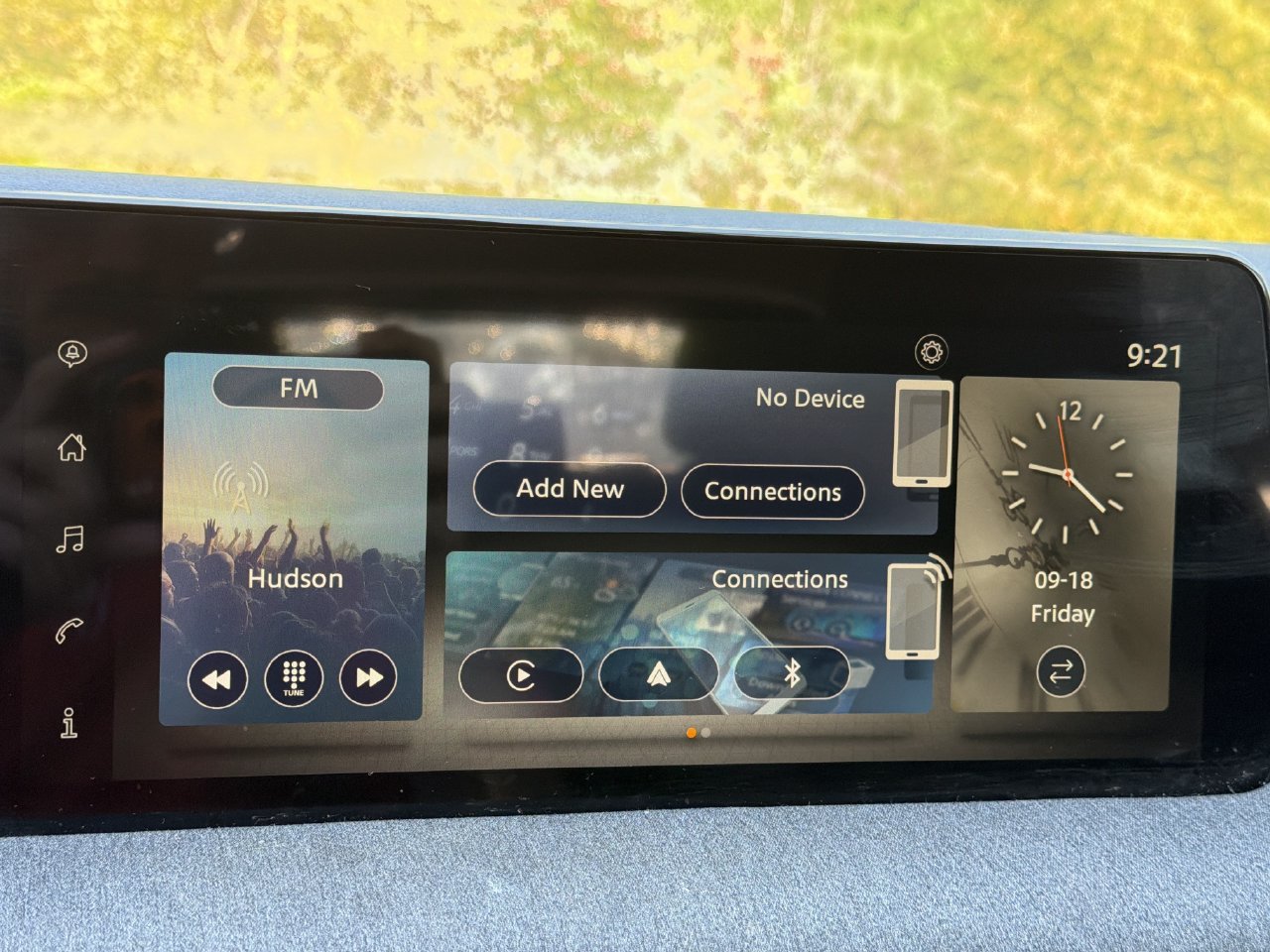 Certified 2025 Nissan Kicks SV FWD image 4