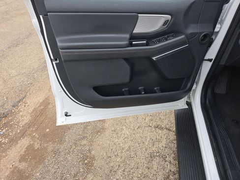 Used 2025 Ford Expedition Active RWD image 11