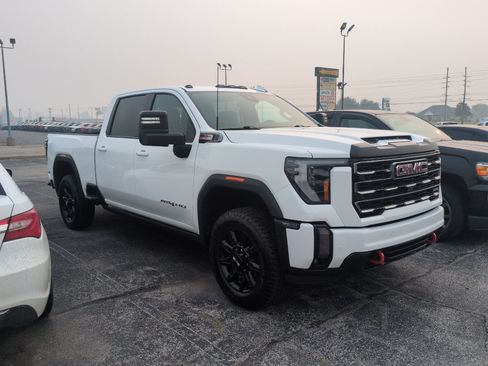 Used 2024 GMC Sierra 2500 AT4 w/ Technology Package AWD/4WD image 3