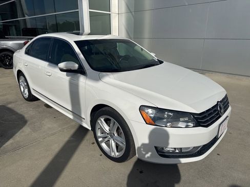 Used 2015 Volkswagen Passat TDI SEL Premium image 1