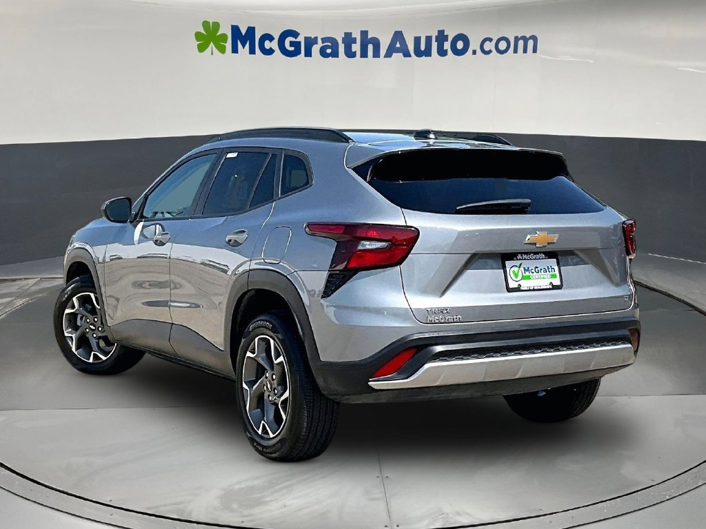 Used 2025 Chevrolet Trax LT w/ LT Convenience Package FWD image 5